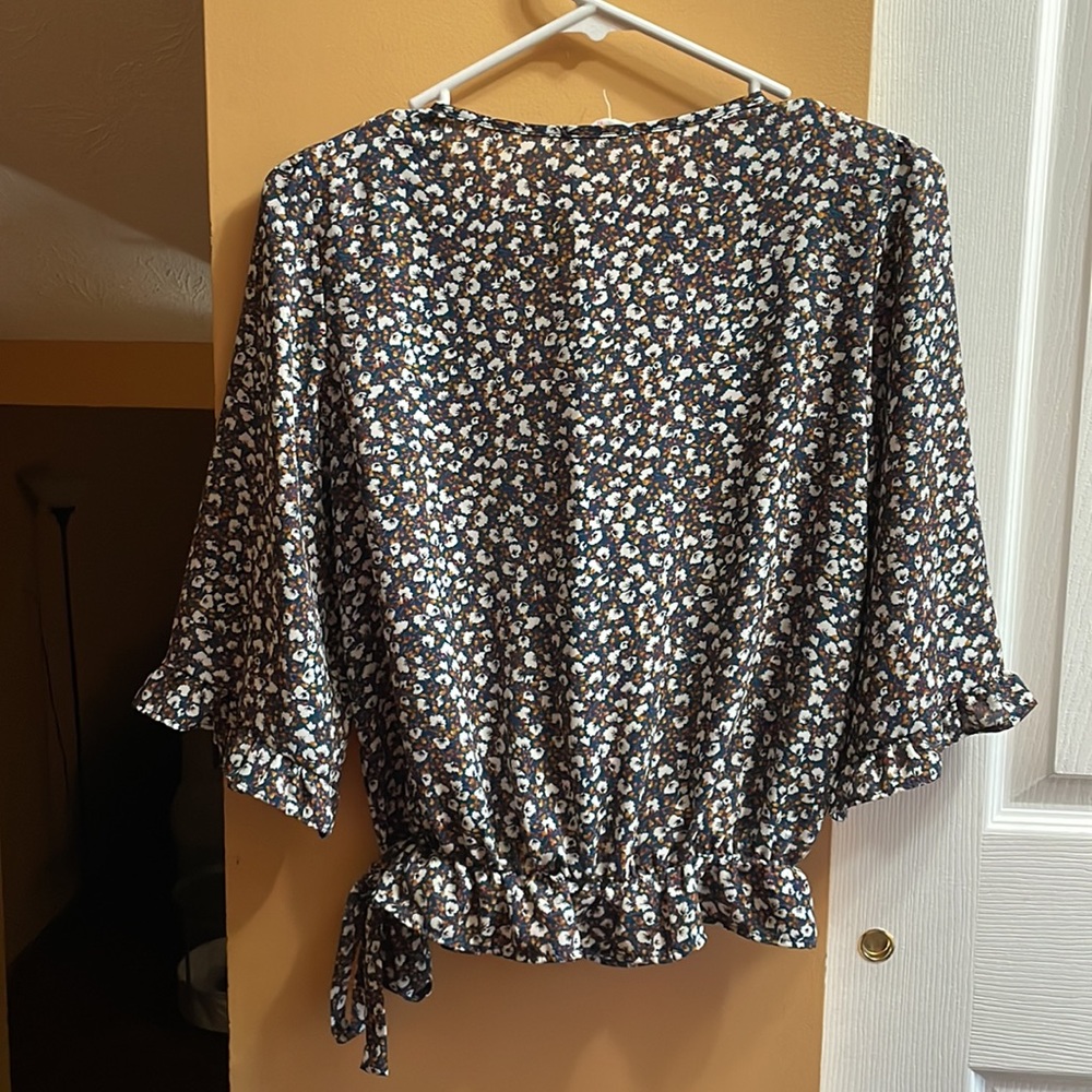 Blouse - Picture 2 of 3